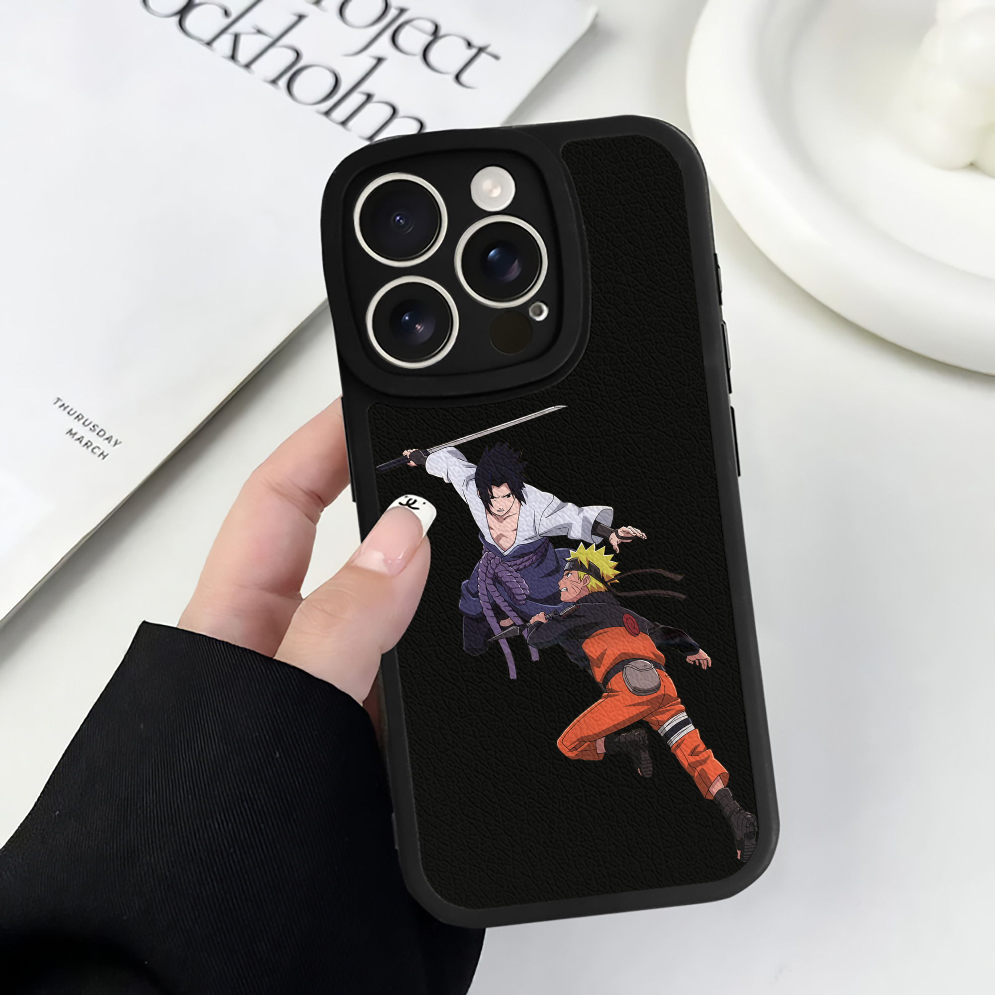 （画像用） NARUTO -ナルト- うちは サスケ Uchiha Sasuke 【iPhone 16シリーズ対応】シリコンスマホケース（レザー調） 材質：シリコン